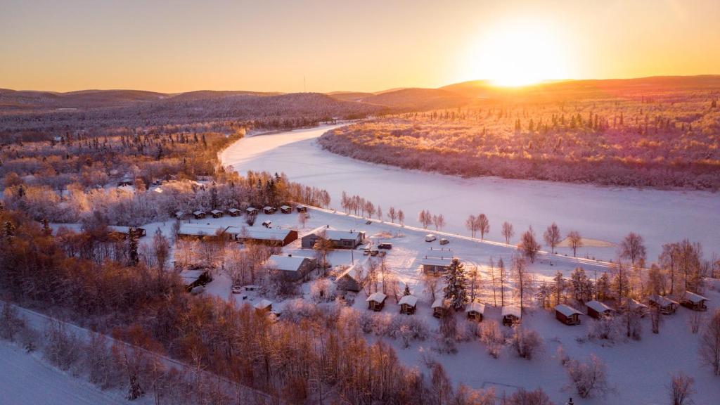 Arctic River Resort