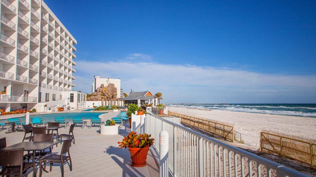 Holiday Inn Express & Suites Panama City Beach - Beachfront, an IHG Hotel