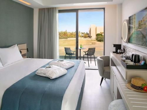 Imagen 1 de Mercure Larnaca Beach Resort