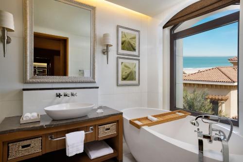 Imagen 2 de The St. Regis Saadiyat Island Resort, Abu Dhabi