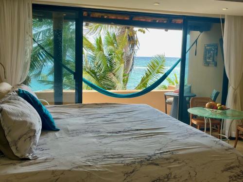 Imagen 1 de Beachfront Hammock Heaven