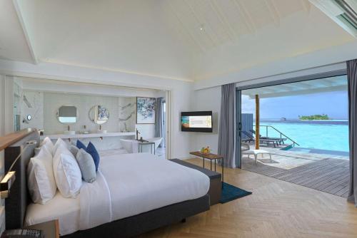 Imagen 2 de Outrigger Maldives Maafushivaru Resort