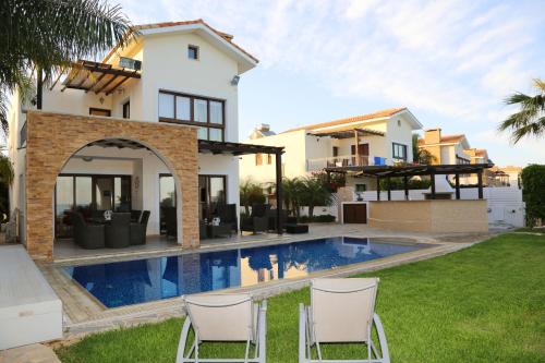 Imagen 1 de Ionion Beachfront Villa